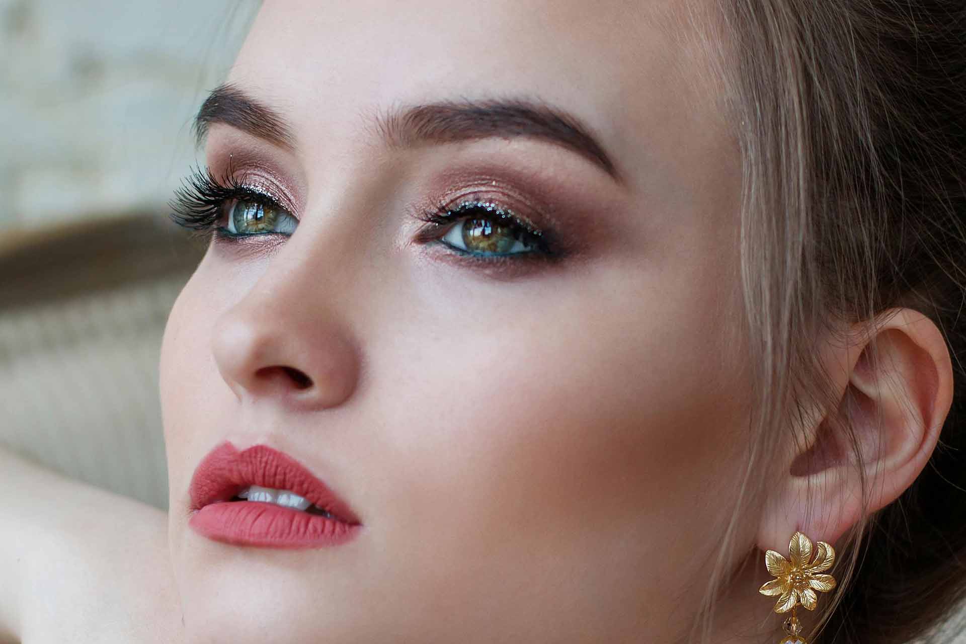 Nat&uuml;rliches Make-up f&uuml;r einen ebenm&auml;&szlig;igen Teint